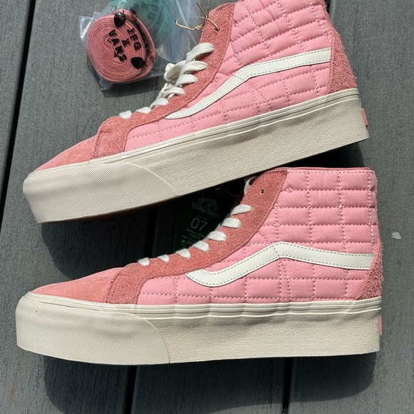Vans Pink Low-Top Sneakers with Classic Waffle Outsoles - Picture 11 of 12